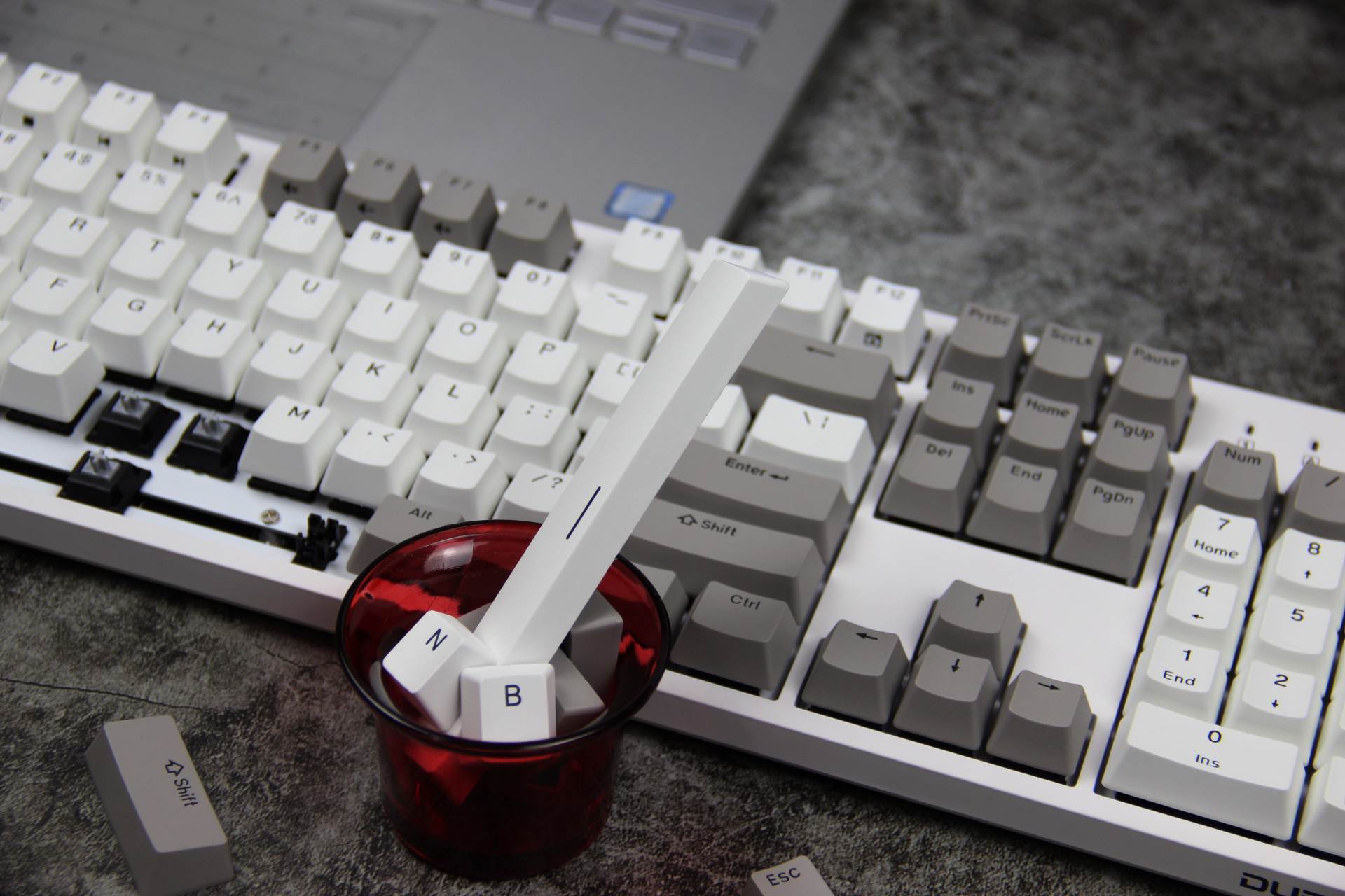 推荐一款新手使用的青轴机械键盘,银轴冰蓝灯机械键盘推荐