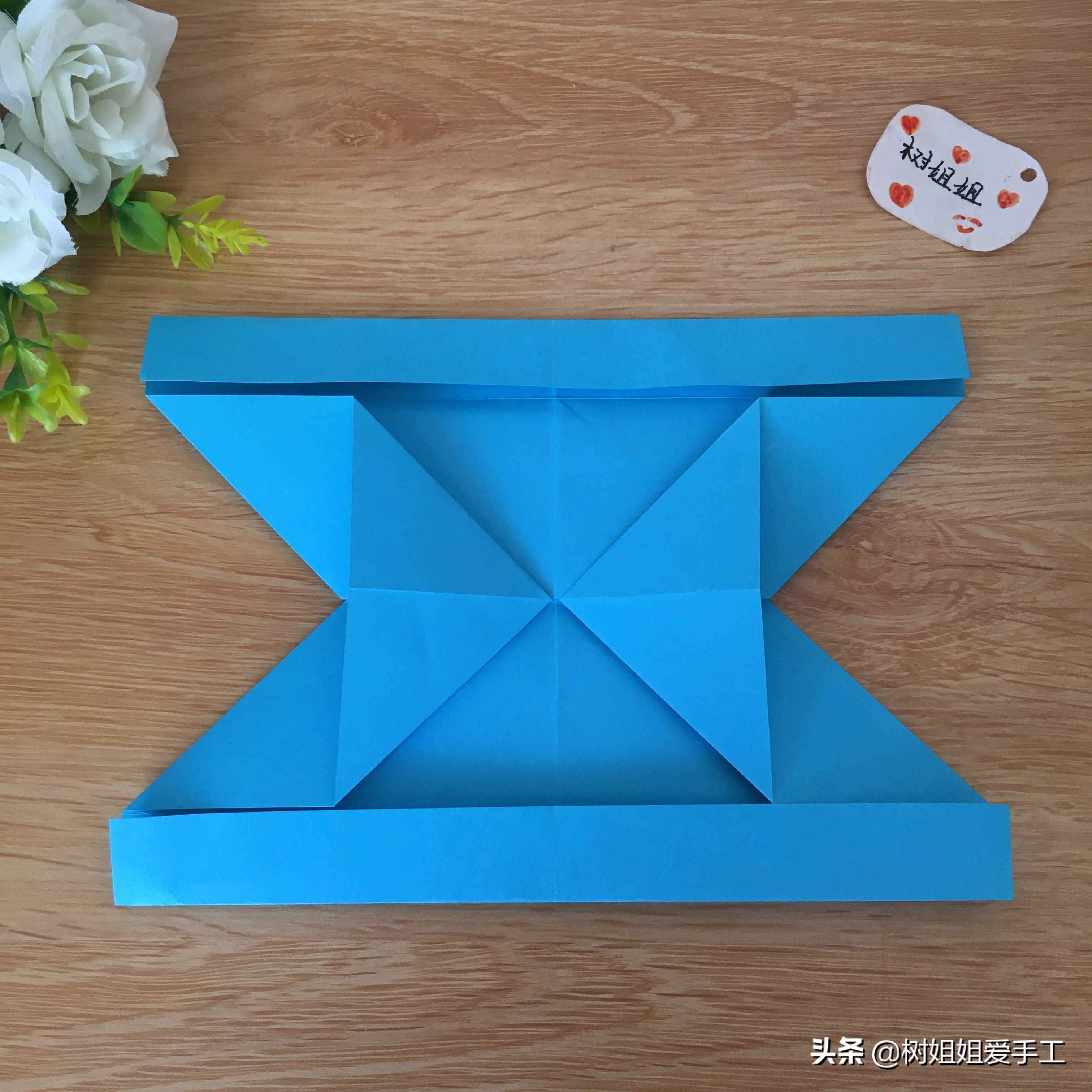 如何用正方形彩纸折相框,折纸折出来的东西可以当相框