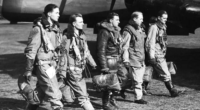 衣柜里总要有一条工装裤,衣柜里只有一条裤子