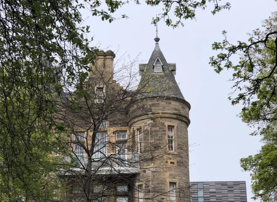 申请英国本科第三年即top-up课程,申请英国大学本科a-level成绩要求