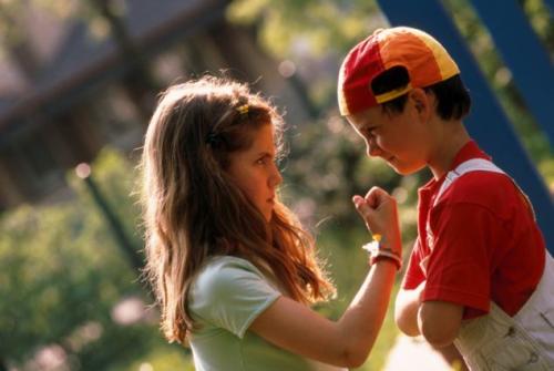 孩子在学校被欺负家长应该怎样做,孩子在学校被欺负家长正确的做法