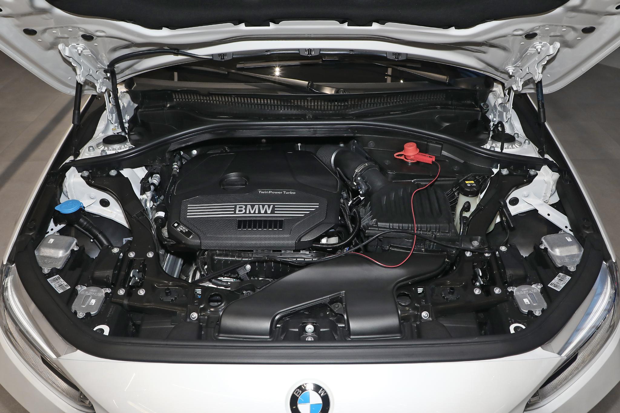 宝马1系ABS系统故障灯,宝马1系abs亮灯是什么意思啊