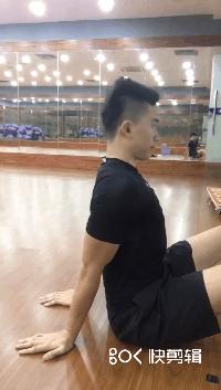 大人小孩含胸驼背怎么办？运动训练师教你一套简单易学动作