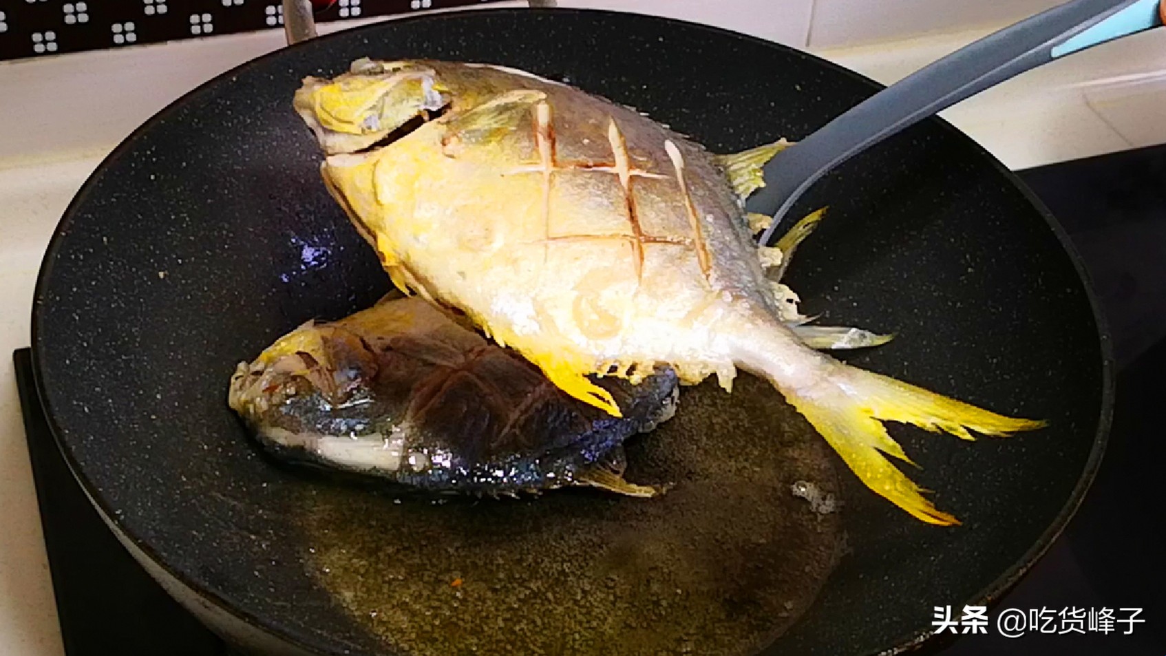 炖鱼出白汤的关键加凉水还是热水,炖鱼时汤加少了再加热水还是凉水