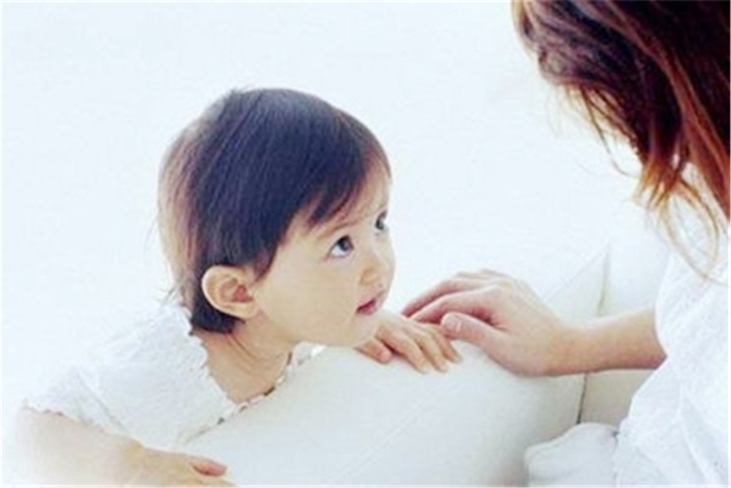 3岁宝宝认人只要妈妈抱怎么办,三月龄宝宝不跟其他人