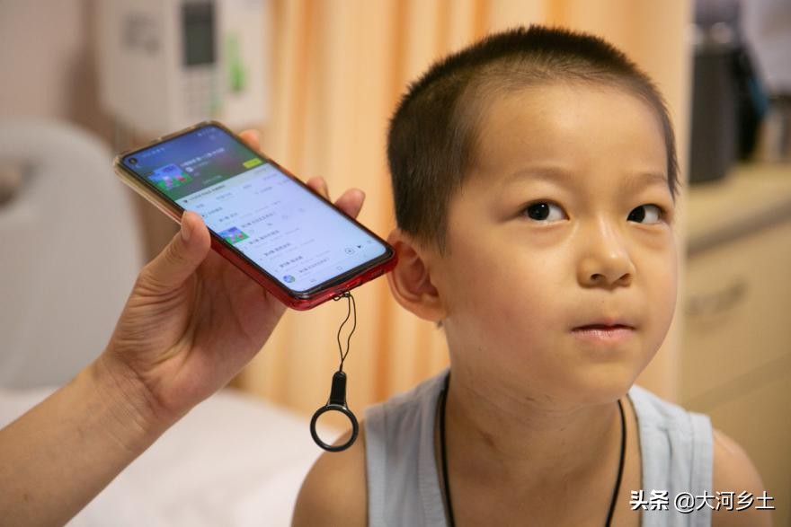 男童右眼失明,男童失明