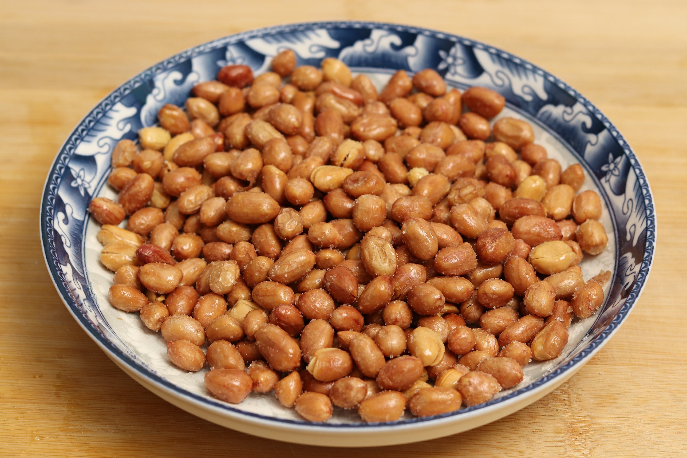 花生米怎么炸又酥又脆加白酒,炸花生米的正确做法放白酒