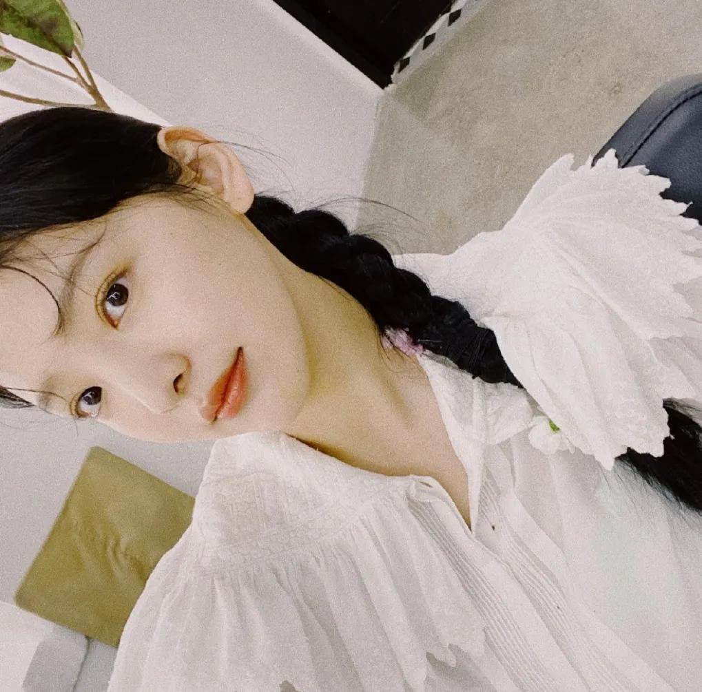 古力娜扎深v蓝色礼服和鞠婧祎,娜扎和鞠婧祎