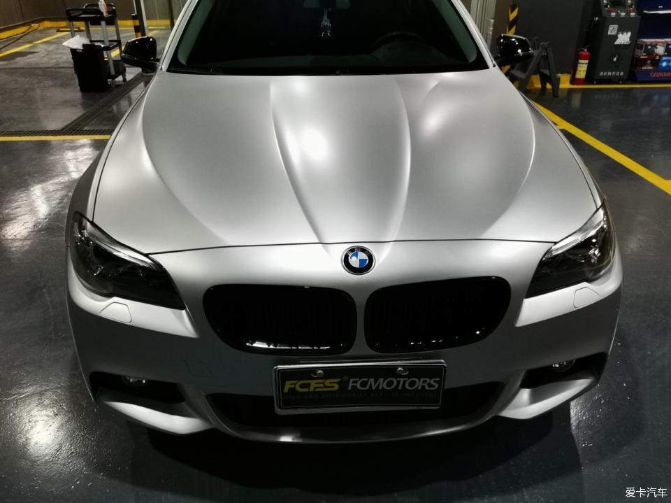 宝马5系贴膜改色罗曼尼红双拼,宝马5系贴膜改色