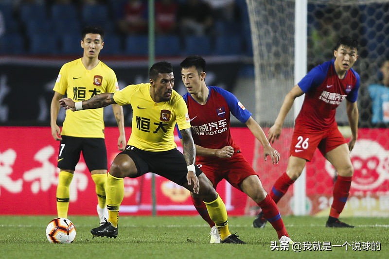 韦世豪被犯规视频,韦世豪暴力犯规集锦