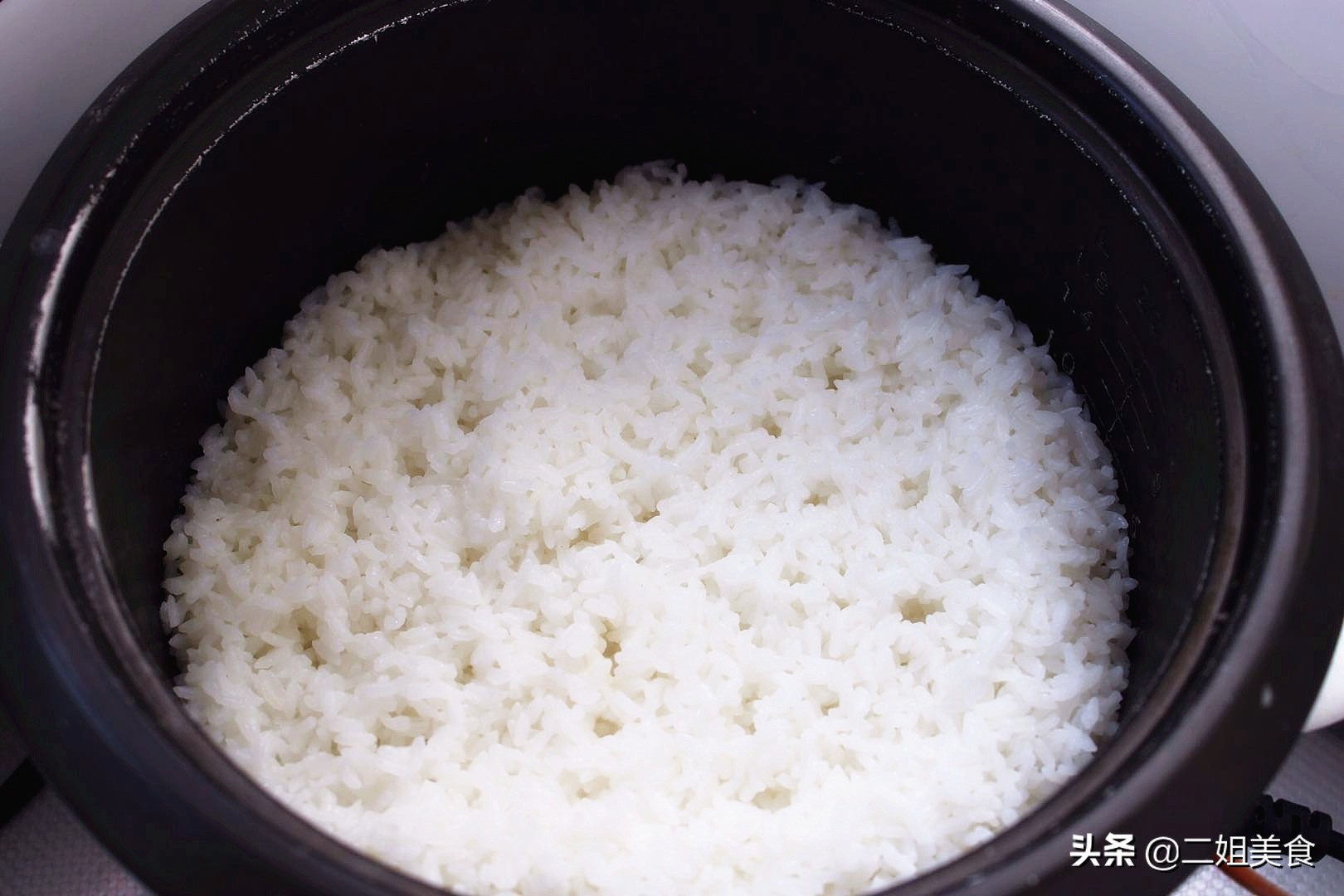 大米怎么蒸米饭又香又软,米饭蒸熟有点发硬怎么办