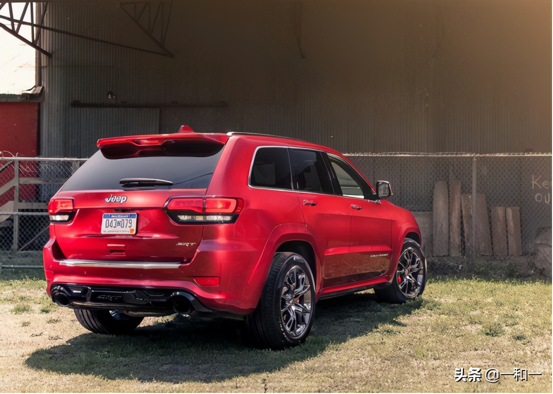 大切诺基srt到底有多强,零百加速2.6秒的大切诺基srt