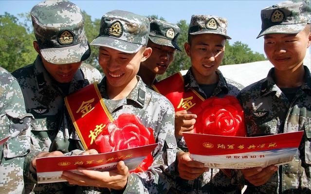 大专在校生当兵待遇怎么样,在校生当兵与毕业生当兵有区别吗