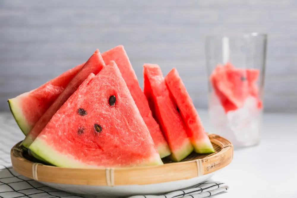 西瓜糖分高吗减肥的人可以吃吗,一天只吃西瓜可以减肥么