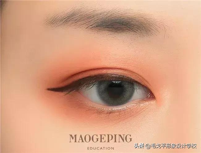 如何放大双眼眼妆效果,可以放大双眼十倍的眼妆