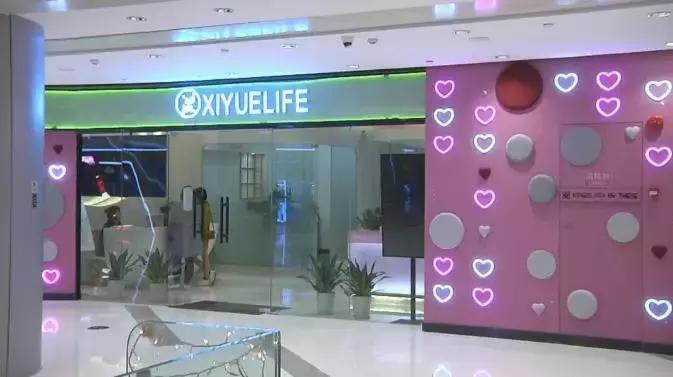 裸身做spa被直播情侣住酒店被*拍偷**,学会这3招,让摄像头无所遁形!