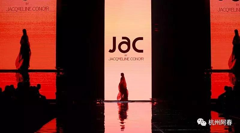 超百图再现2018年服装圈内那三十道靓丽风景……