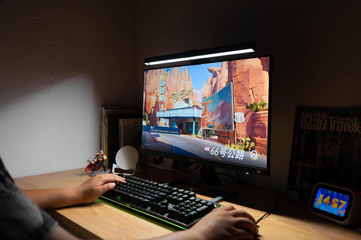 柔光不刺眼，夜间照明更舒适，体验如鱼生活非对称屏幕挂灯