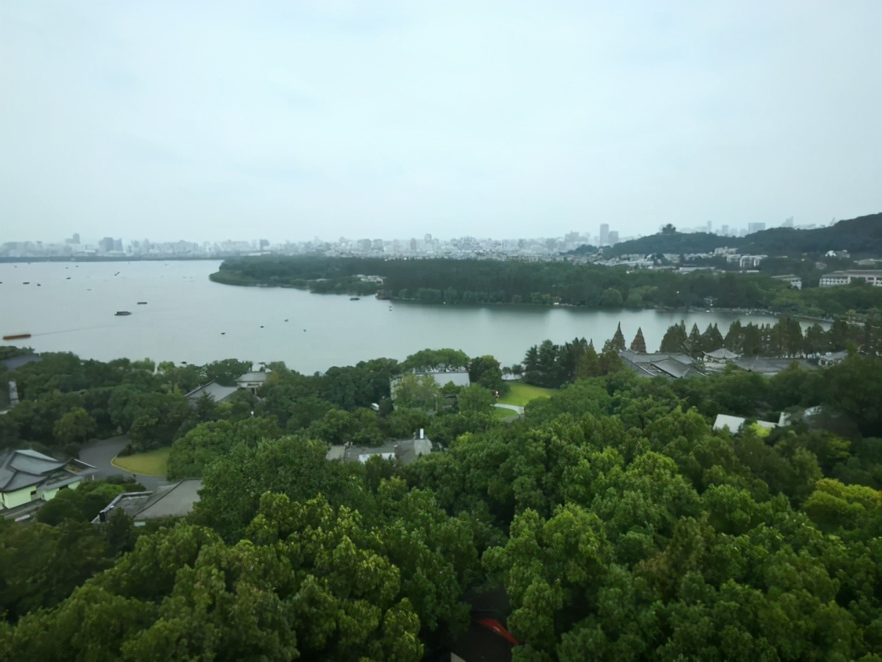 杭州西湖的地位和价值,西湖为杭州带来了人气和知名度