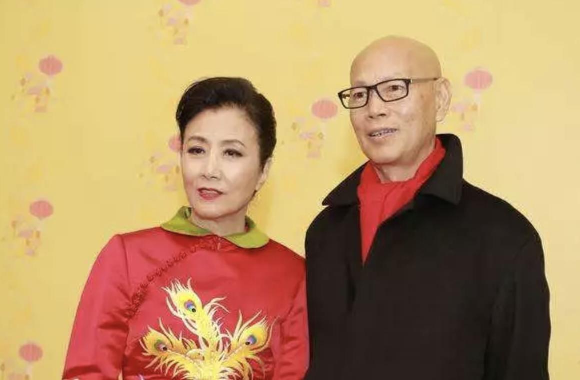 罗家英每年求婚一次汪明荃,汪明荃和罗家英结婚纪念日