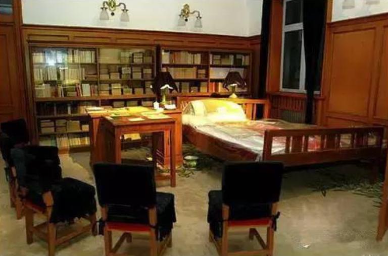 八旬老农带女儿进城看病，老伴不小心说漏嘴，才知是毛主席警卫员