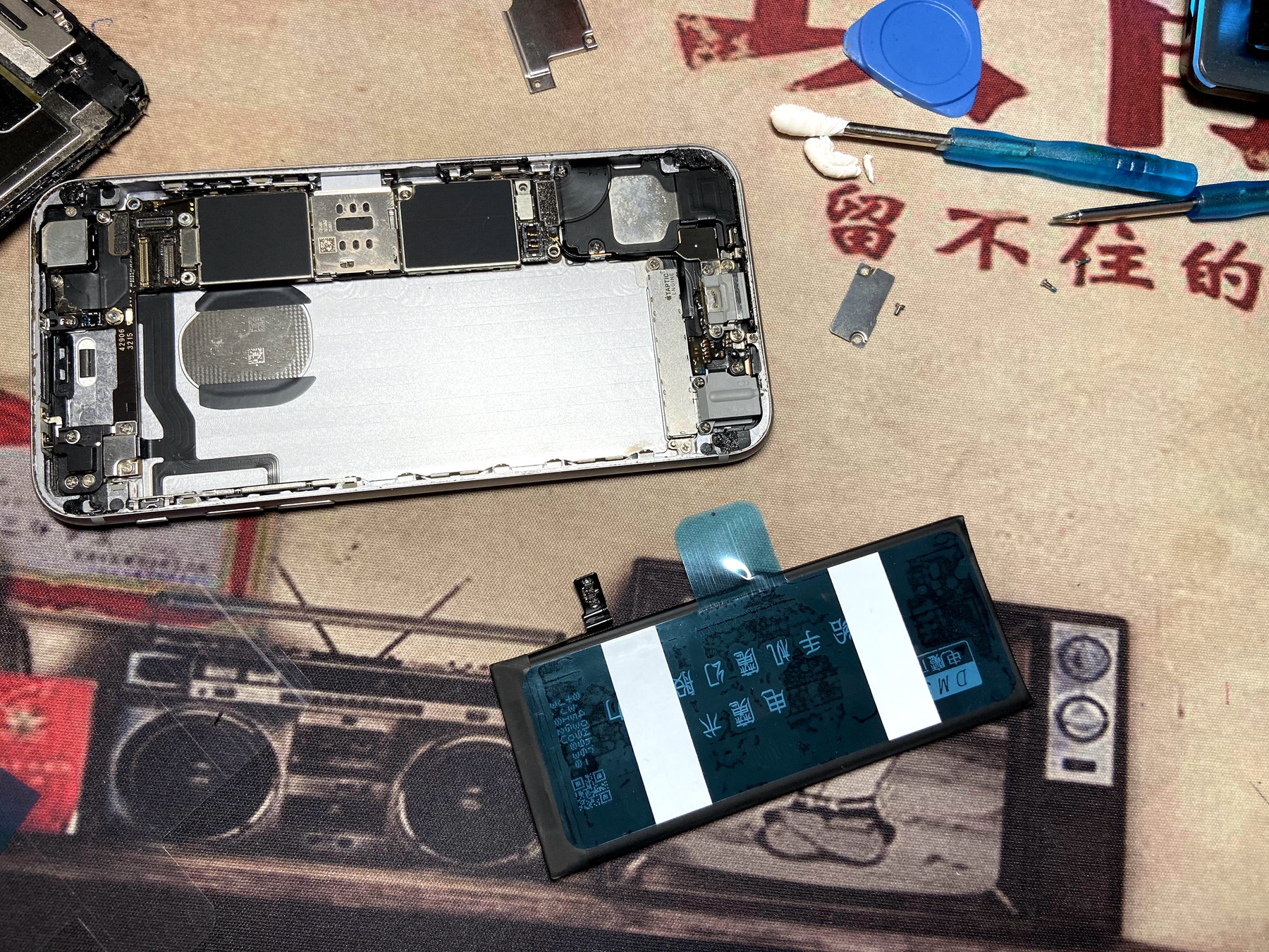 今天给2年717次电池循环次数的苹果6s动了个手术,纯干货多细节)