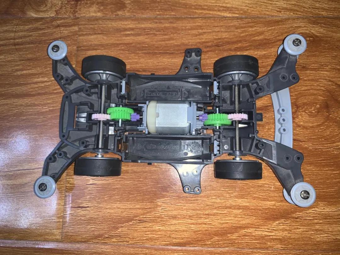 纯电动汽车的底盘解析,电动四驱汽车底盘