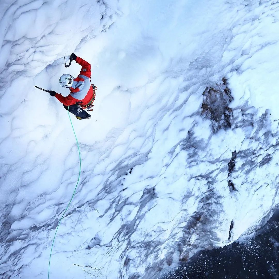 中国体育生标志的羽绒服,体育生羽绒服火了