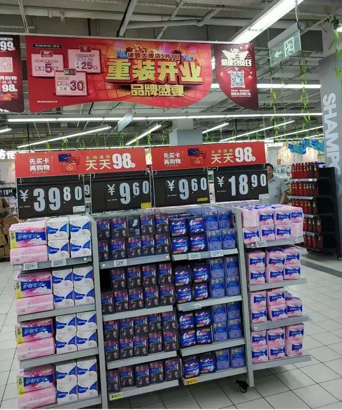 超市五一主题陈列,五一节超市入口创意陈列