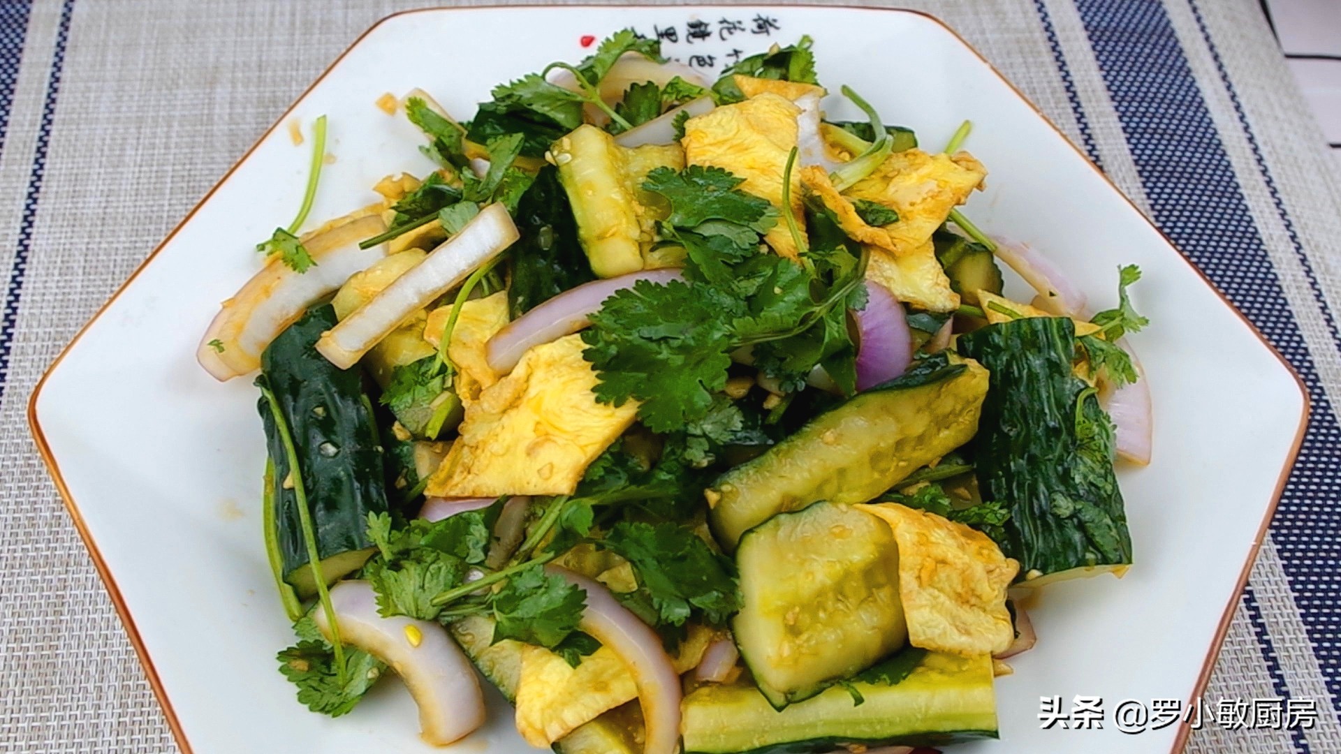 用黄瓜做清爽美味的美食,过年黄瓜怎么做好看又好吃