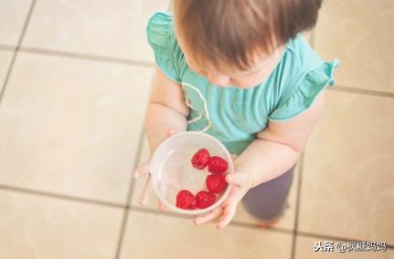 有鼻炎导致咳嗽的孩子忌口什么,宝宝过敏性咳嗽妈妈有什么忌口