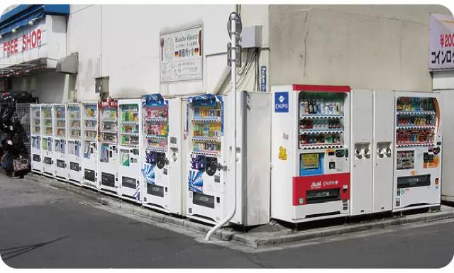 在日本的自助贩卖机里，你能买到全宇宙