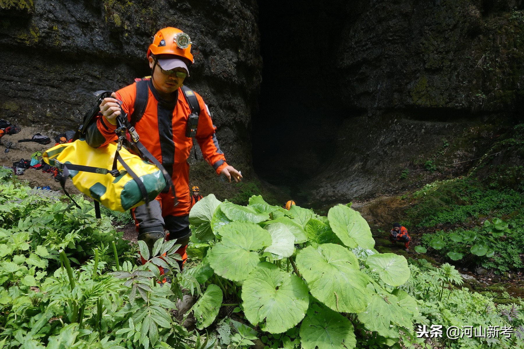 探险中国天坑视频,专家探险贵州神秘天坑完整版视频