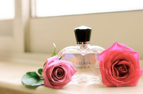 香水怎么用？可别以为喷就完事了！基础教程拿去