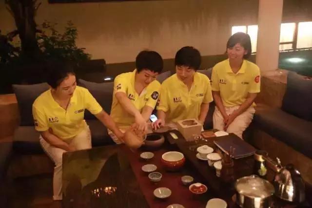 巨邦快乐集结号丨看见了,其中一艘游艇上,是我们的船长大舅哥