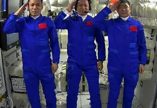 神舟十二号返回落地的降落伞图片,神舟十二号降落位置及原因