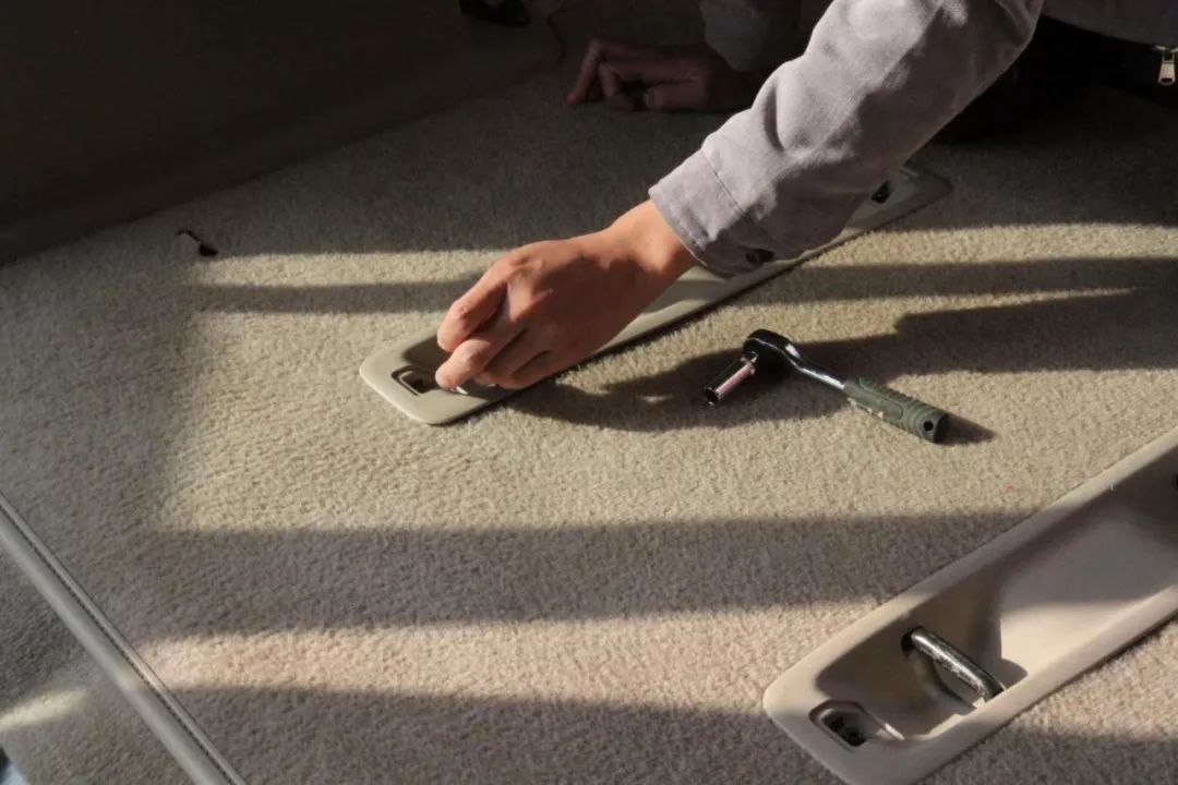 老车翻新：15年后的邂逅，普拉多LC120旧车换新颜，满血复活。