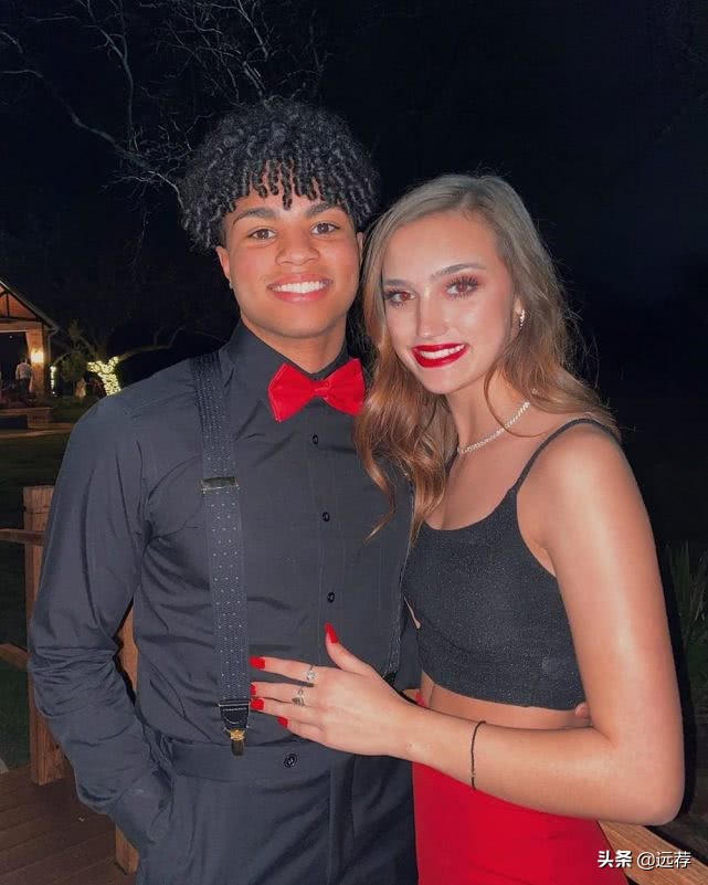 18岁澳洲女孩找黑人做男友!被无良网站公示供人羞辱