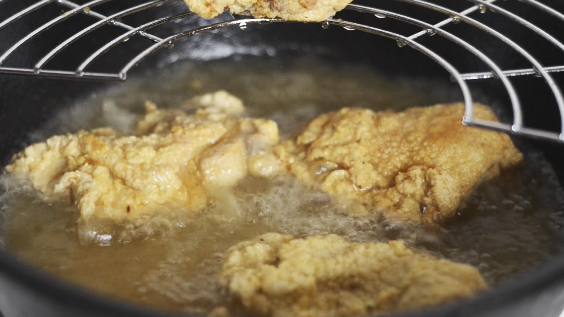 炸鸡排三明治、炸香肠怎么做，炸过的油处理方法