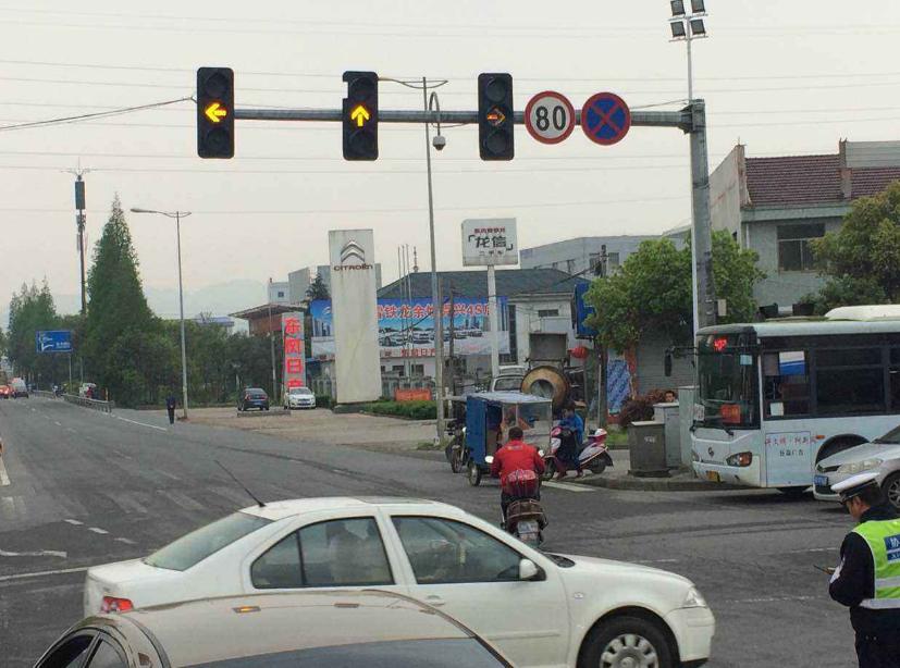 红绿灯取消读秒提示好不好呢,新版红绿灯要不要取消读秒