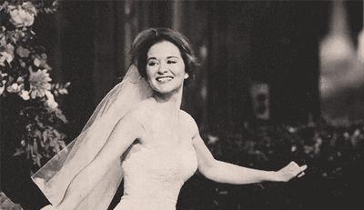 子女不愿意结婚父母该怎么办,对于孩子不结婚父母是怎么说的