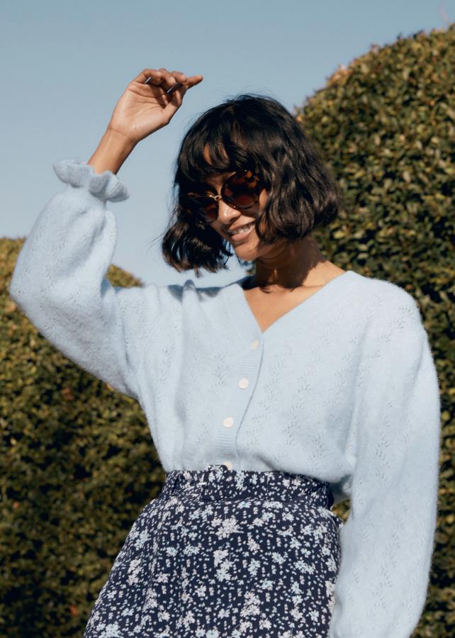 夏季针织开衫穿搭技巧视频,宽松慵懒风针织中长款开衫搭配