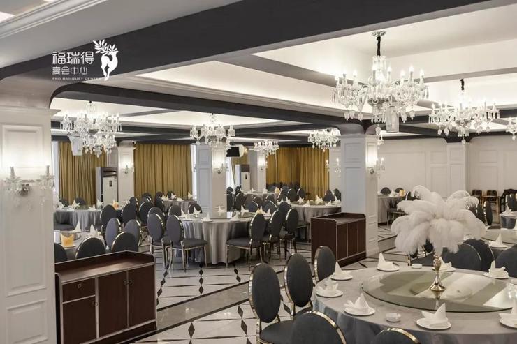 婚宴新郎新娘座位如何安排,婚宴安排到主桌怎么说