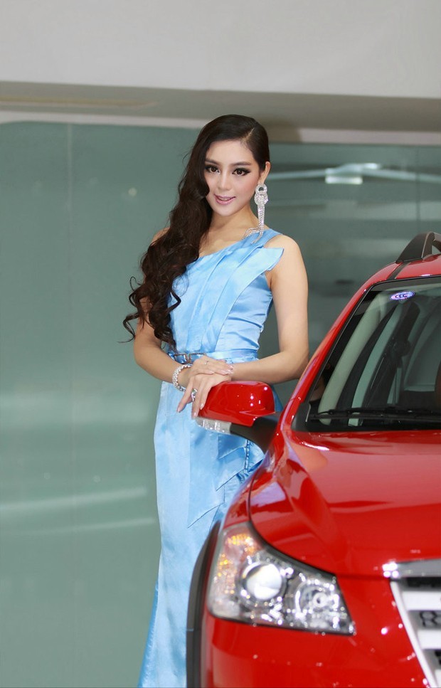 顶级豪车最美车模,宝马车模完美身材