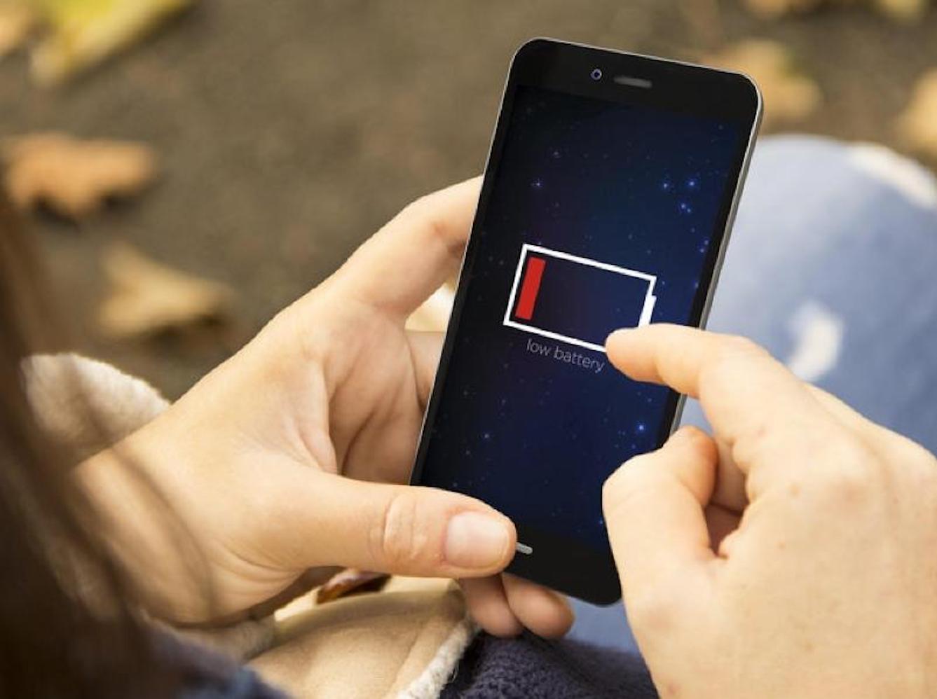 手机电量低于20%自动关机怎么回事,手机耗电快并且自动关机怎么办