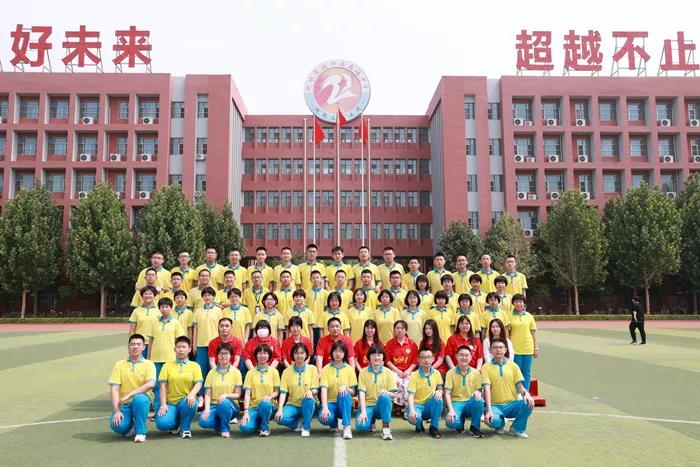 凝聚集体力量的班徽,团结友爱拼搏进取班徽