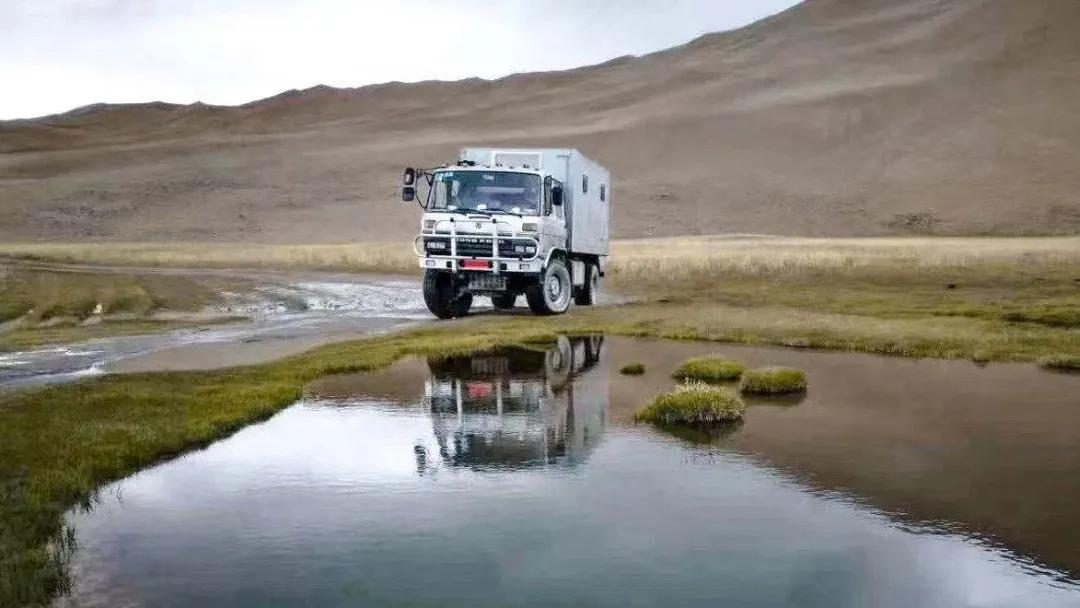 最适合改装的越野房车,三个90后开民宿