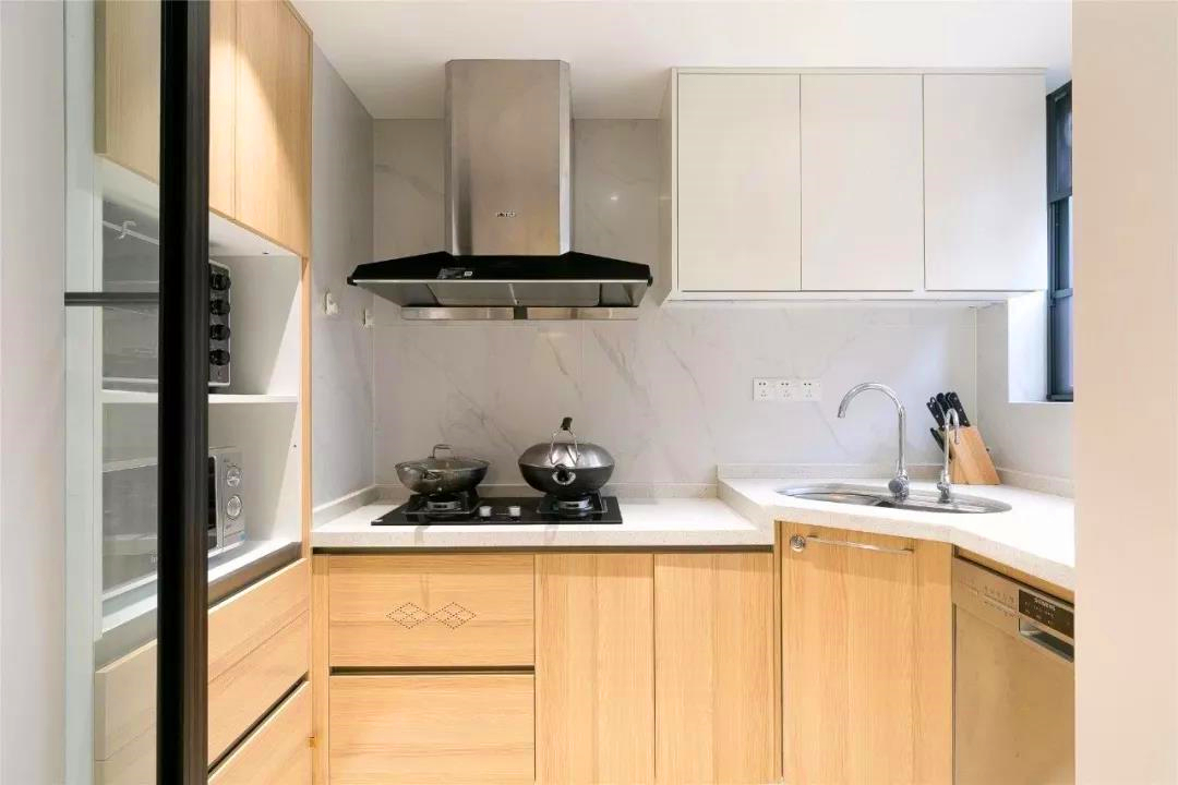 一家三口一间房设计吐槽,一家三口住在一个房间该怎么设计