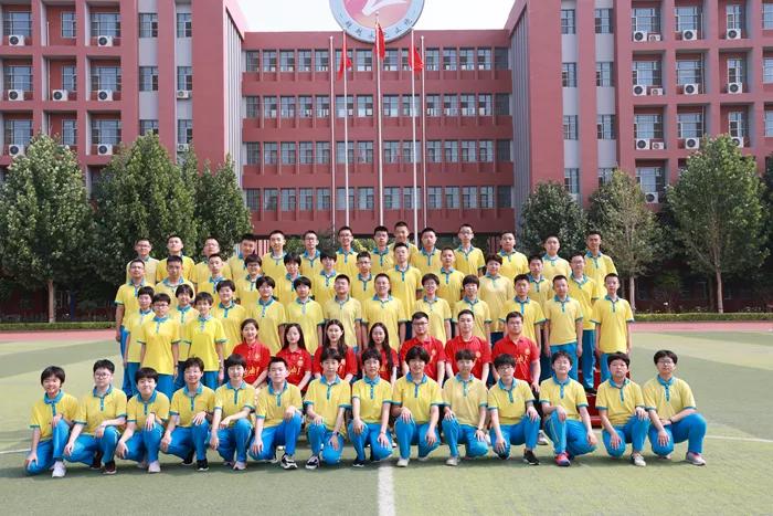 凝聚集体力量的班徽,团结友爱拼搏进取班徽