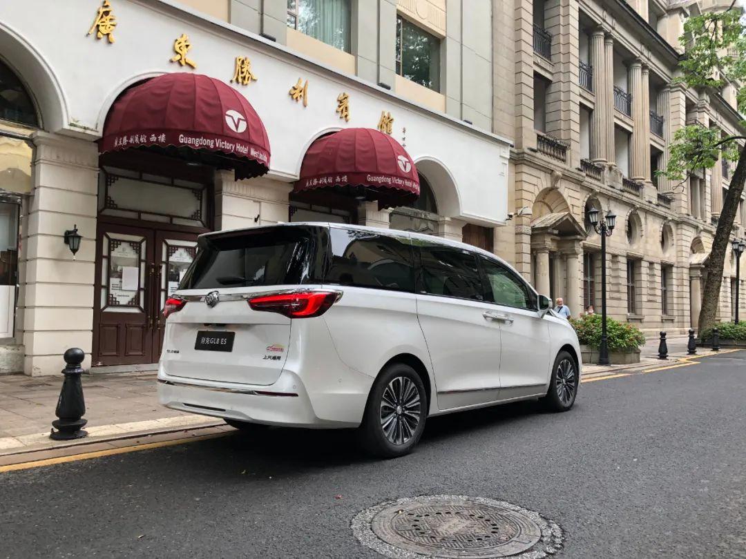 别克gl82022款es陆尊改装,别克gl8es陆尊653t豪华版